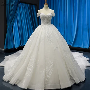 Бална рокля Lceland Poppy с деколте лодка Сватбени рокли с Дължина до пода Дантелени апликации с открити рамене Сватбена рокля с влак под формата на параклис