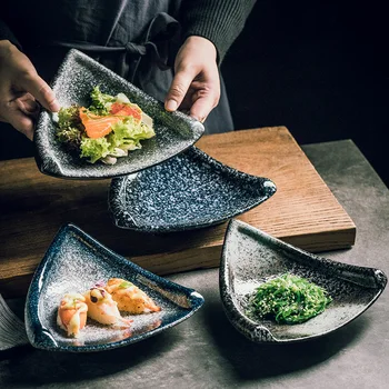 Японски ретро керамични креативна триъгълна табела Домакински Нерегулярная Чиния Плоска Чиния Плодови чиния Търговски чиния